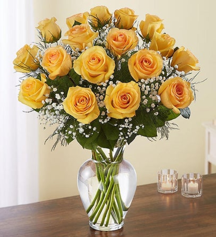 Roses: Yellow roses in vase