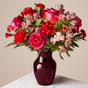 2022 FTD Valentine Bouquet in Ruby Red vase